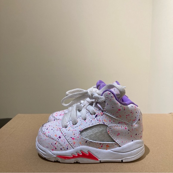 Air Jordan 5 Retro ‘Easter’ Sneakers - Picture 2 of 5